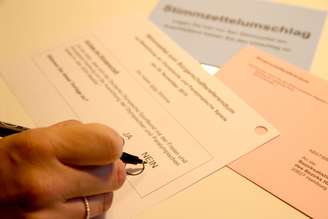 Em referendo realizado no domingo, 51,7% da população de Hamburgo votou contra a realização da competição global na cidade e obrigou as autoridades a retirar a candidatura junto ao Comitê Olímpico Internacional (COI)