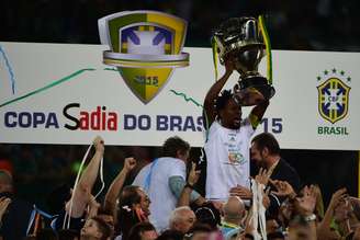 Capitão do tricampeonato, Zé Roberto afirma que disputará Libertadores pelo Palmeiras