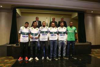 Leandro, Vinicius, Amaral, Ceará, Fabio Braga, Elisson e Gilson Kleina foram apresentados ao Coritiba nesta quarta (6)