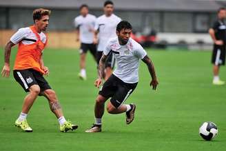 Santos realizou o primeiro treino no novo gramado da Vila