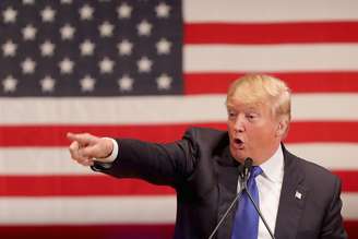 Donald Trump discursa para veteranos de guerra em evento paralelo ao debate de pré-candidatos do partido Republicano
