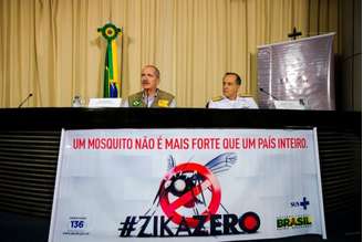 O Ministro da Defesa, Aldo Rebelo, e o Chefe do Estado-Maior conjunto das Forças Armadas, Ademir Sobrinho, durante entrevista coletiva sobre o Dia Nacional de Mobilização contra o mosquito aedes egypti)