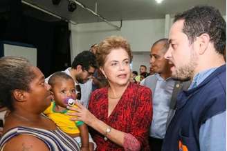 Dilma visita atingidos pelas fortes chuvas em São Paulo