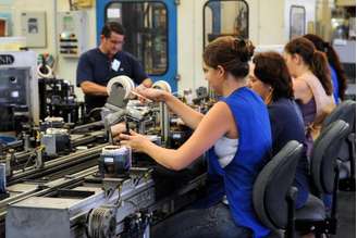  As vendas reais caíram 1,9% e as horas trabalhadas -1%. Já o Nível de Utilização da Capacidade Instalada (Nuci) cresceu 0,2 ponto percentual.