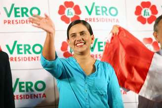 Filha do ex-ditador Alberto Fujimori obtém 39% dos votos e disputará segundo turno com Pedro Kuczynski, que soma 24%.