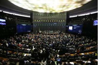 A sessão encerrada com a autorização da abertura do processo de impeachment da presidenta Dilma Roussef durou quase dez horas