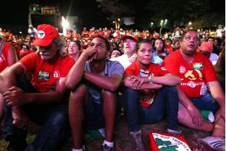 Lideranças que estão no carro de som do ato chegaram a pedir para os participantes não se desmobilizarem 