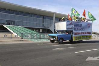 Caminhão do Solidariedade em frente ao Palácio do Planalto