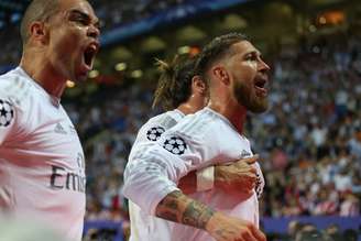 O zagueiro Sergio Ramos, do Real Madrid, comemora o gol que marcou no primeiro tempo da decisão