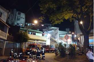 Bombeiros passam a madrugada na igreja que desabou em Diadema