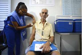Vacinação contra gripe, sobretudo em idosos, ajuda a  reduzir  número  de  infartos,  diz  o  médico   Luiz Antônio  Machado  César
