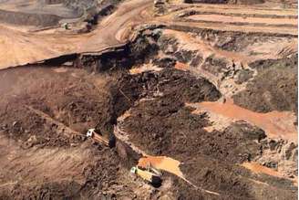 Rompimento da barragem  da mineradora Samarco destruiu o distrito de Bento Rodrigues, zona rural a 23 quilômetros de Mariana, em Minas Gerais