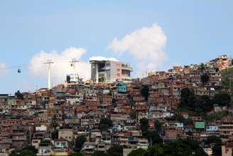 Vista do teleférico do Complexo do Alemão, no Rio de Janeiro (RJ), na manhã desta segunda-feira (4)