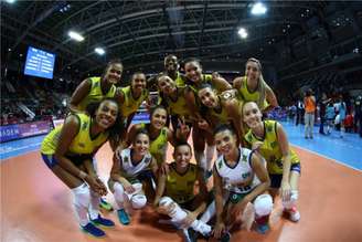 
                        
                        
                    Seleção Brasileira comemora a vitória em Ancara, na Turquia (Foto: Divulgação/FIVB)