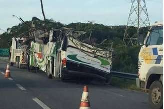 Acidente com ônibus na Mogi-Bertioga deixou 18 mortos