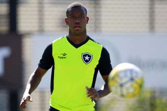 
                        
                        
                    Ribamar teve ascensão meteórica no time profissional do Glorioso (Foto: Vitor Silva/SSPress/Botafogo)