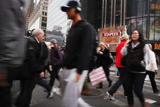 Documento revela que, em 2015, a renda média por hora de um americano de origem asiática foi de US$ 24. Já um homem branco ganhou US$ 21. Um negro, US$ 15. 