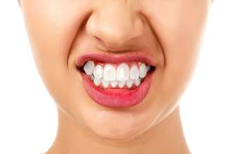 O resultado da pesquisa da aeronáutica mostrou que os dentes são feitos de um material que reage muito bem a grandes pressões evitando rachaduras maiores e quebras