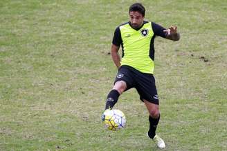 
                        
                        
                    O meio-campista uruguaio Juan Salgueiro vem evoluindo nas últimas semanas (Foto: Vitor Silva/SSPress/Botafogo)