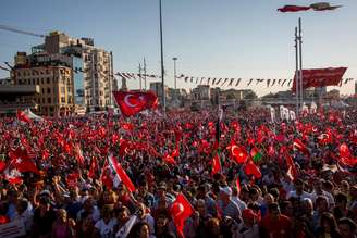 Protesto contra a tentativa de golpe militar na Turquia