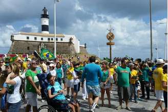 Organizado pelo Movimento Vem pra Rua Bahia, ato também manifestou apoio ao juiz federal Sérgio Moro e ao Ministério Público Federal 