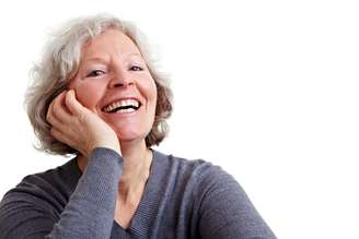 Pessoas mais velhas também sofrem menos com a sensibilidade dental comumente associada a esse tratamento