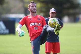 Paulo Victor perdeu a vaga de titular logo no início do Campeonato Brasileiro (Gilvan de Souza / Flamengo)