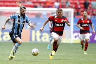 Time gaúcho perdeu para o Flamengo por 2 a 1 na manhã deste domingo (Foto: Andre Borges/AGIF/Lancepress!)