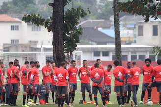Jogadores do Flamengo se reúnem em treino (Foto: Gilvan de Souza / Flamengo)