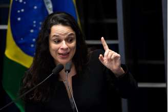 A advogada de acusação, Janaína Paschoal, fala durante o quinto dia do julgamento final do processo de impeachment da presidenta afastada, Dilma Rousseff, no Senado Federal 