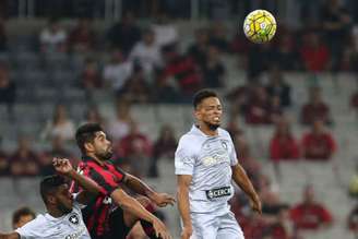 Furacão derrotou o Botafogo em casa (Foto:Geraldo Bubniak /AGB)