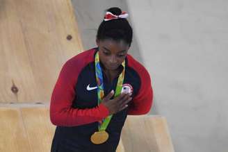 Simone Biles testou positivo quatro vezes na Rio-2016, mas tinha autorização para uso dos medicamentos (Foto:AFP)