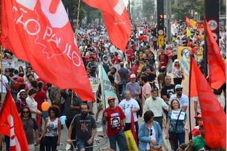 Manifestação contra o governo federal, organizada pelo Povo sem Medo e Frente Brasil Popular, na Avenida Paulista