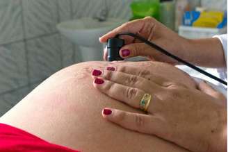 De acordo com o presidente da Sociedade de Pediatria de São Paulo, a ingestão de álcool na gravidez pode levar à Síndrome Alcoolica Fetal, responsável por má formação do feto, com efeitos a longo prazo 