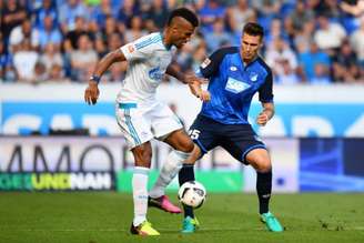 Em crise, Schalke 04 não consegue pontuar no Campeonato Alemão (Foto: AFP)