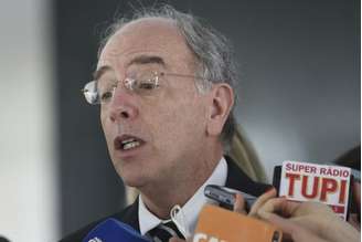 Após reunião com o presidente Michel Temer, o presidente da Petrobras, Pedro Parente, fala à imprensa, no Palácio do Planalto