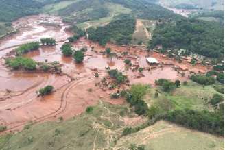 Barragem da mineradora Samarco se rompeu no distrito de Bento Rodrigues, zona rural a 23 quilômetros de Mariana, em Minas Gerais 
