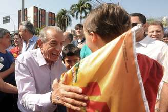 Candidato do PDMB à Prefeitura, Iris Rezende vota no Colégio Marista, em Goiânia (GO), na manhã deste domingo (2). 