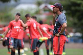 Zé Ricardo deu ênfase nas jogadas ofensivas no treino desta terça-feira (Gilvan de Souza / Flamengo)