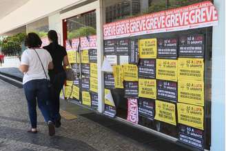 A greve dos bancários completa 30 dias 