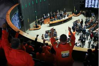 Mudança na lei foi aprovada na Câmara dos Deputados sob protestos de petroleiros 