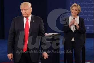 Os candidatos à presidência dos Estados Unidos, Donald Trump, do Partido Republicano, e Hillary Clinton, do Partido Democrata, durante debate na televisão - 
