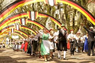 Abertura da Oktoberfest em Santa Cruz do Sul