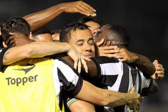 A união entre jogadores e Jair vai levando o Botafogo para o topo (Foto: Vitor Silva-SSPress-Botafogo)