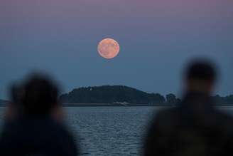 Cientistas preveem uma lua cheia com uma aparência 14% maior e 30% mais luminosa do que o normal.