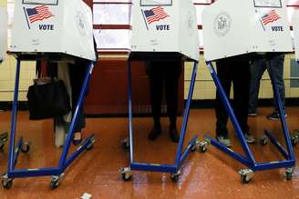Eleitores votam nas eleições presidenciais nos EUA