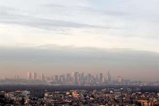 Imagem mostra camada de poluição sobre Paris