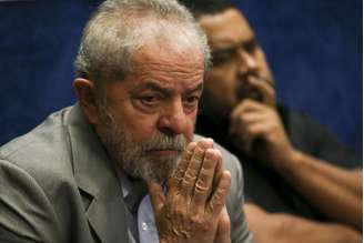 Lula é acusado de corrupção passiva e lavagem de dinheiro      