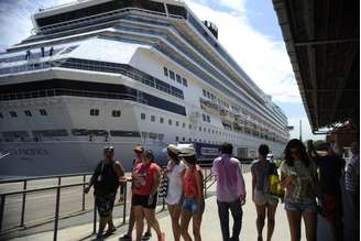 Milhares de turistas movimentam o Terminal Internacional de Cruzeiros do Pier Mauá, na zona portuária do Rio