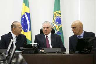 Brasília - O Ministro-Chefe da Casa Civil, Eliseu Padilha, o presidente Michel Temer e o ministro da Justiça, Alexandre de Moraes, durante reunião de ministros e representantes do núcleo institucional para discutir a situação do sistema penitenciário do país )